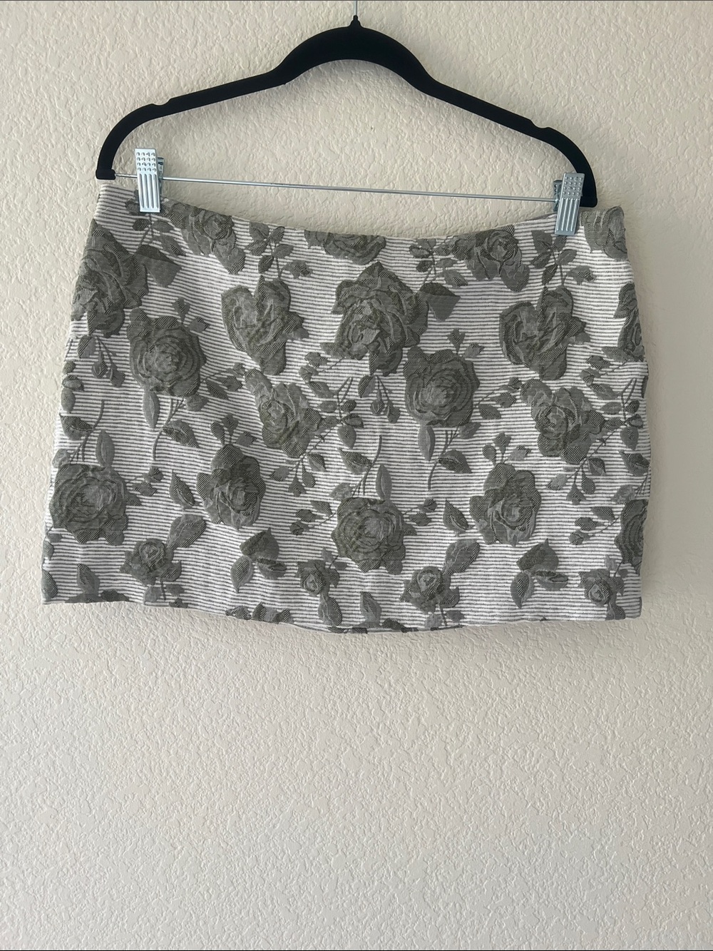 Reformation Women's Textured Floral Mini Skirt in Gray and Green, Size 10